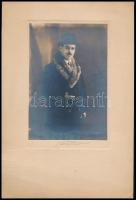cca 1925 Hódmezővásárhely, Till Viktor (1877-?) fényképész műtermében készült vintage fotó, 17,5x11,7 cm, karton (sarkán törés) 29,4x20 cm