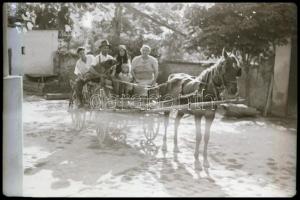 1945 Tiszavölgyi József (1909-?) budapesti fotóriporter hagyatékából 43 db vintage NEGATÍV, többféle...