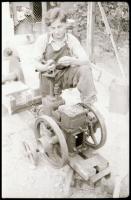 1945 Tiszavölgyi József (1909-?) budapesti fotóriporter hagyatékából 43 db vintage NEGATÍV, többféle...