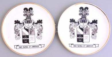 2 db Hollóházi porcelán fali tányér, Pro patria et libertate felirattal, matricás, hibátlan, Hollóházi karton dobozban, d: 15,5 cm