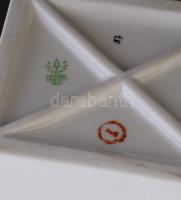 Hollóházi porcelán térdelő akt, kézzel festett, jelzett, hibátlan, apró kopásnyomokkal, m: 29 cm