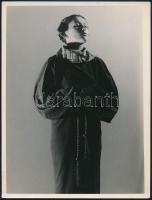 cca 1929 Budapest, Wachter Klára fényképész műtermében készült, pecséttel jelzett vintage fotó, 24x18,2 cm