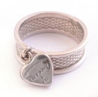 Ezüst(Ag) szivecskés gyűrű, Tiffany jelzéssel, méret: 56, bruttó: 2,92 g