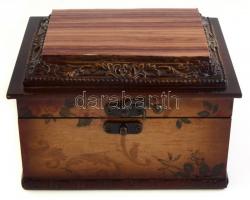 Fa dísz ládika, beépített belső órával. Működik, elemmel. 17x14x11 cm