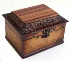 Fa dísz ládika, beépített belső órával. Működik, elemmel. 17x14x11 cm