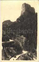 1940 Gyergyószentmiklós, Gheorgheni; Oltár-kő, szerpentin, automobil / Piatra Altarului / mountain, road, automobile. Ambrus photo (fl)