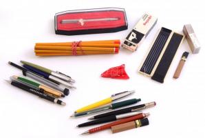 Vegyes írószer tétel: ceruzák, tollak, rotringok, rotring hegyek