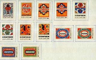 750 darabos szovjet gyufacímke-gyűjtemény iratrendezőben