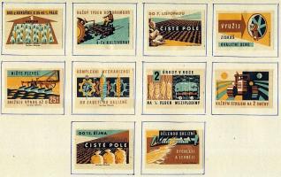 932 darabos csehszlovák gyufacímke-gyűjtemény iratrendezőben