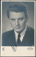 Udvardy Tibor (1914-1981) operaénekes aláírása őt ábrázoló fotólapon