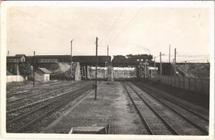 1942 Érsekújvár, Nové Zámky (?); vasúti híd a vasútállomásnál, gőzmozdony / railway bridge at the station, locomotive, train. photo