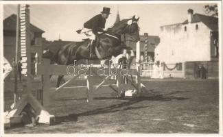 1931 Nagyszeben, Hermannstadt, Sibiu; díjugratás, ló. Eredeti fotó / Show jumping, horse. Emil Fischer photo