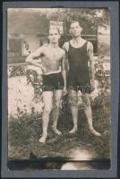 cca 1920-1930 Férfiak fürdőruhában, albumlapra ragasztott fotó, 14×9 cm