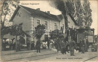 1913 Fogaras, Fagaras; vasútállomás, gőzmozdony, vonat, vasutasok, étterem. Rezer Adolf vasúti vendéglős kiadása / railway station, locomotive, train, railwaymen, restaurant (EK)