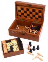 Régi játék készlet kivehető sakk és malom táblával és hozzávaló figurákkal, dominóval, kopott fa dobozban, kulcs nélkül. Doboz méret: 13×21x8,5 cm