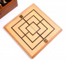 Régi játék készlet kivehető sakk és malom táblával és hozzávaló figurákkal, dominóval, kopott fa dob...