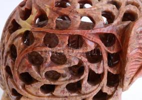 Elefánt az elefántban egy kőből faragott zsírkő szobor 16 cm