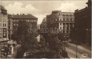 Budapest V. Vörösmarty tér és szobor, automobil, lovaskocsik. Csiky Foto