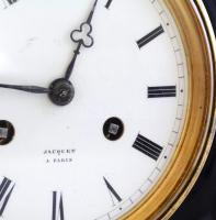 Jacquet Paris felesütős asztali/kandalló óra. Márvány és műkő, ingajáratos működő szerkezettel, kulc...