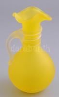 Citrom sárga váza. Formába öntött, anyagában színezett, kis kopásokkal. 17,5 cm
