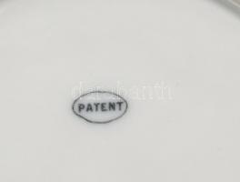 7 db antik Carl Knoll Carlsbad Patent porcelán lapos tányér, máz alatti kék festéssel, jelzett, egyi...