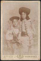 cca 1890 Szlovák népviseletes lányok Korytnicza / Girls with Slovakian folkwear 11x17 cm