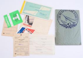 1963 MALÉV repülőjegy Moszkvába, beszállókártyával, poggyászcímkével, Aerflot higiéniai zacskóval és más papírokkal, összesen 8 db