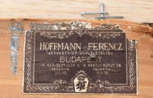 E Forlenza jelzéssel: Mosolygó hölgy arcképe. Olaj, vászon, javított sérüléssel. Historizáló, dekora...