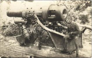 Osztrák-magyar 30,5 cm-es mozsárágyú Mariska / WWI Austro-Hungarian K.u.K. military, 30,5 cm mortar named Mariska. photo