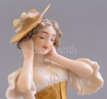 Passaui porcelán kalapos nő, kézzel festett, jelzett, restaurált, kopásnyomokkal, m: 18 cm