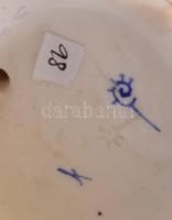 Passaui porcelán kalapos nő, kézzel festett, jelzett, restaurált, kopásnyomokkal, m: 18 cm