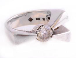 Ezüst(Ag) extravagáns gyűrű kővel, jelzett, méret: 66, bruttó: 20,16 g
