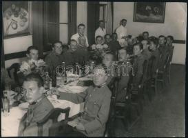 1940 Katonatisztek estélye dátumozott, pecséttel jelzett fotó