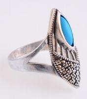 Ezüst(Ag) ovális gyűrű, türkizszínű kővel, jelzett, méret: 54, bruttó: 5,24 g