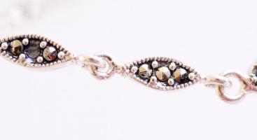 Ezüst(Ag) karkötő türkizszínű kővel és markazittal, jelzett, h: 20 cm, bruttó: 14,42 g