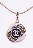 Ezüst(Ag) kígyó nyaklánc, "Chanel" mintás medállal, jelzett, h: 40 cm, bruttó: 8,78 g