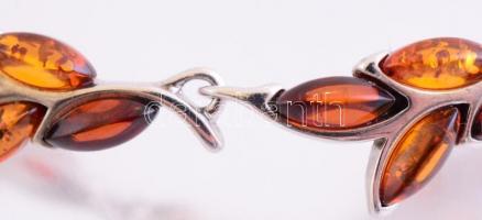 Ezüst(Ag) borostyános karkötő, jelzett, h: 18 cm, bruttó: 13,85 g