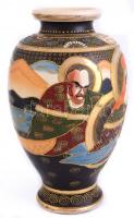 Japán kerámia váza, kézzel festett, jelzett, kopásnyomokkal, m: 31,5 cm