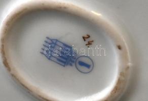 Zsolnay porcelán térdelő női akt, kézzel festett, jelzett, apró mázhibákkal, m: 23 cm