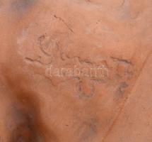 Harmonikázó férfi, kerámia szobor, jelzett, kopásnyomokkal, m: 24 cm, h. 17 cm