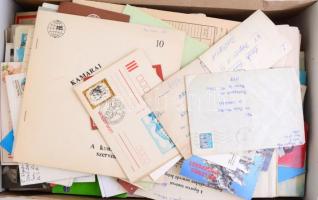 Nagy doboznyi vegyes papírrégiség: iratok, levelek, képeslapok, nyomtatványok. Átnézendő!