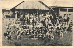 1930 Gyűgy-fürdő, Dudince; Velky bazen dudineckych liecivych kúpelov / Gyügyi gyógyfürdő nagymedencéje / spa, bath, swimming pool, bathers (fa)