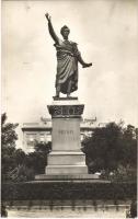 Budapest V. Petőfi szobor