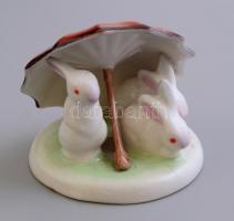 Hollóházi porcelán esernyős nyuszik. Kézzel festett, jelzett, minimális kopással, m: 5 cm