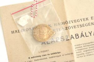 1920 Az Országos Hadigondozó Szövetség alapszabályai 2 db nyomtatvány és egy fém jelvény