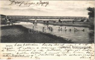 1905 Balassagyarmat, Ipoly híd, fürdőzők (felszíni sérülés / surface damage)