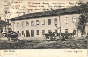 1905 Cegléd, vasútállomás, lovaskocsik. Sárik Gyula kiadása