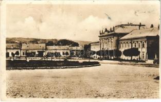 1950 Ipolyság, Sahy; Vármegyeház, üzletek / county hall, shops (vágott / cut)
