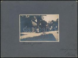 1910 Bökk puszta felirattal, Kertész aláírással vintage fotó, 5,7x8,3 cm, karton 12x16,4 cm