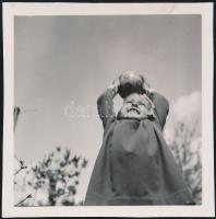 cca 1934 Thöresz Dezső (1902-1963) békéscsabai gyógyszerész és fotóművész hagyatékából, jelzés nélküli  vintage fotó, 5,8x5,8 cm